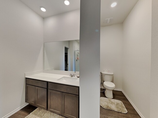 Building Photo - 713 Glover Dr