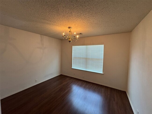 Building Photo - 111 Pinecrest Dr