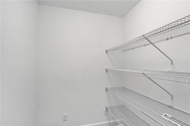 Building Photo - 204 Maple St