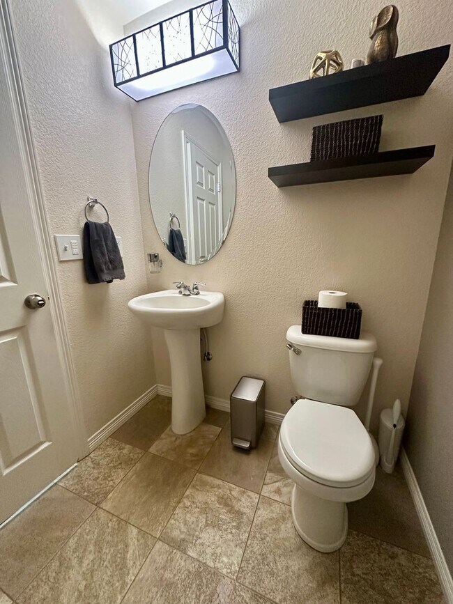 Building Photo - Spacious 5-Bedroom Smart Home Near Peterso...