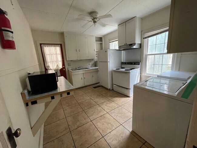 Building Photo - 103 Goodman Pl