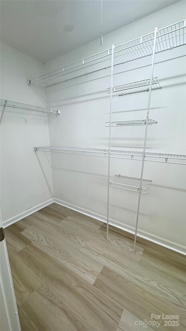 Building Photo - 1705 Starling Ct