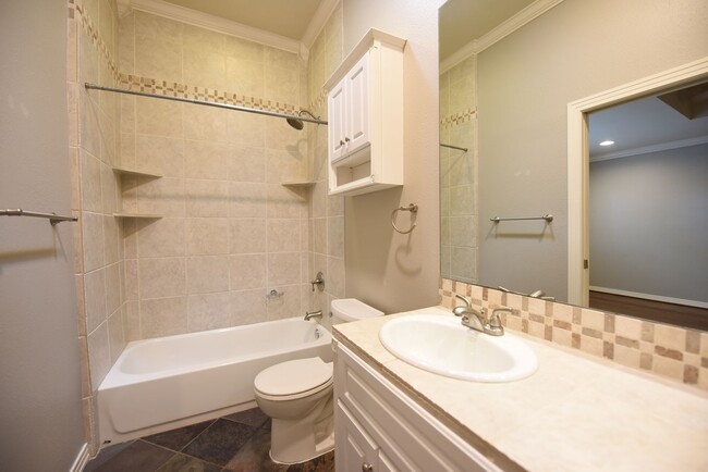 Building Photo - Walk to Inwood Village! Charming 3 bed 3 b...