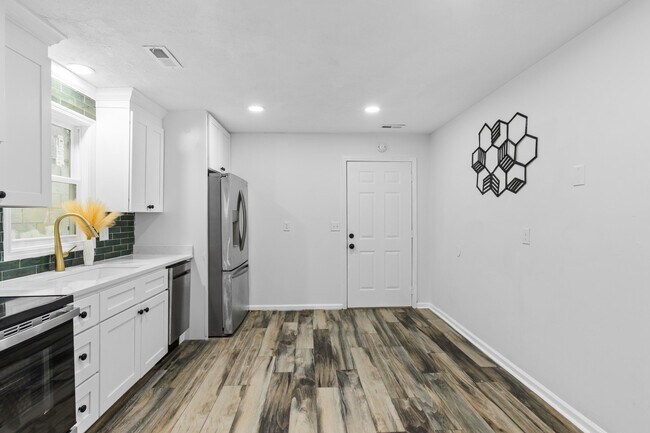 Building Photo - 317 Ross Ave