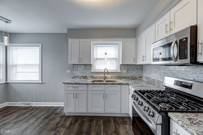 Building Photo - 5812 W 63rd Pl