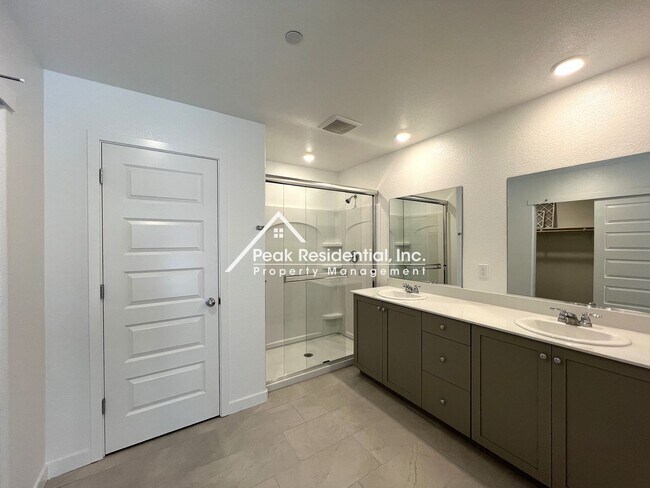 Building Photo - Brand New 4bd/2.5a Elk Grove Home-Must See!