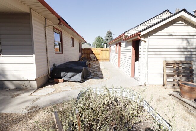 Building Photo - Charming 2 Bed / 1 Bath Home in Redmond!