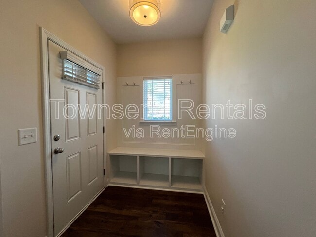 Primary Photo - 4411 Low Oak Ct