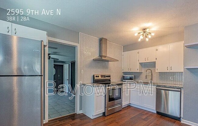 Building Photo - 2595 9th Ave N