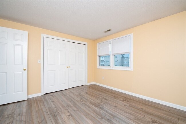 Building Photo - 1585 Braley Rd