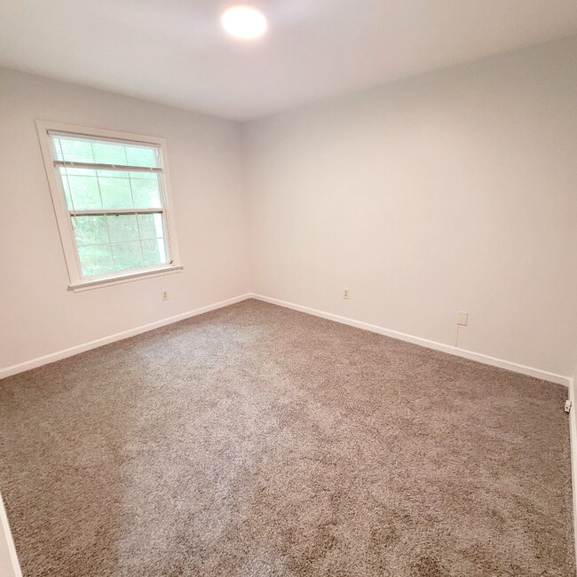 Building Photo - 1252 Gatewood Rd