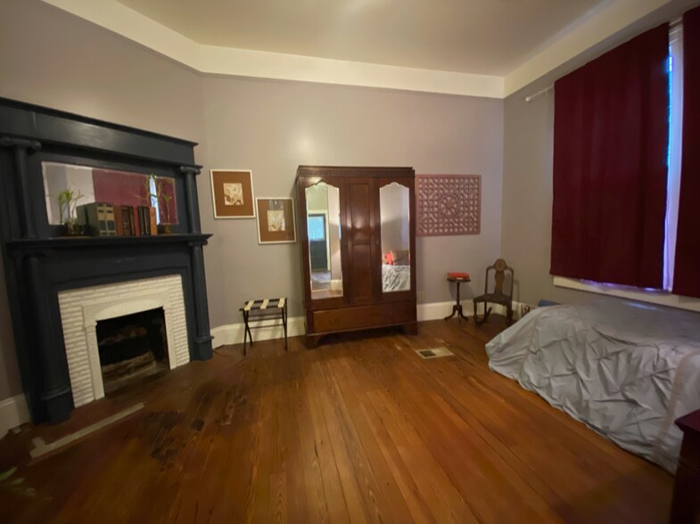Primary Photo - 203 W 35th St