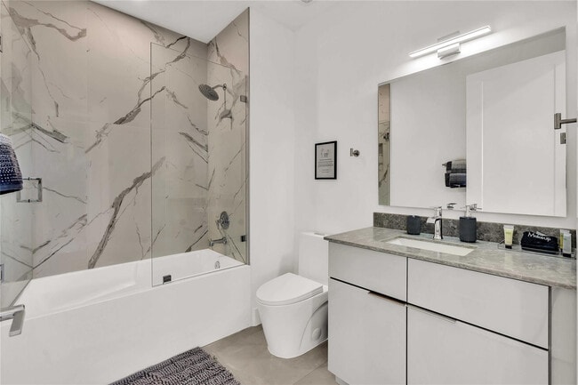 Building Photo - 2100 Miami Rd