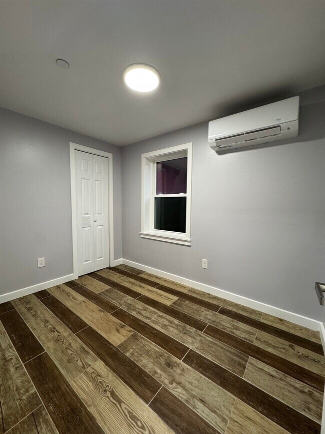 Building Photo - 102 Old Bergen Rd