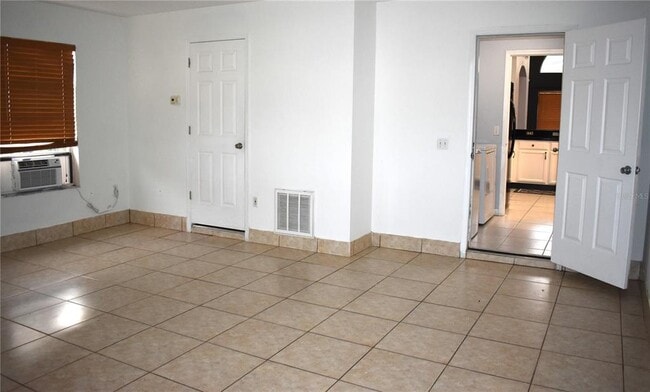 Building Photo - 436 Lake Shore Pkwy