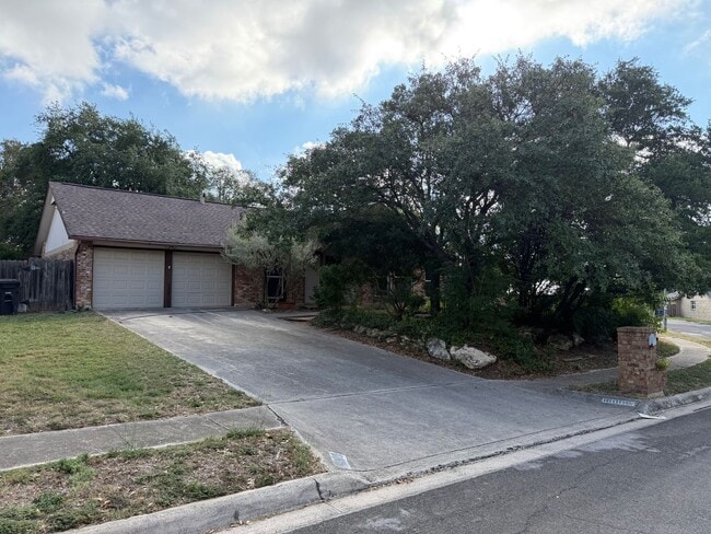 Building Photo - Charming One-Story Ranch on Corner Lot in ...