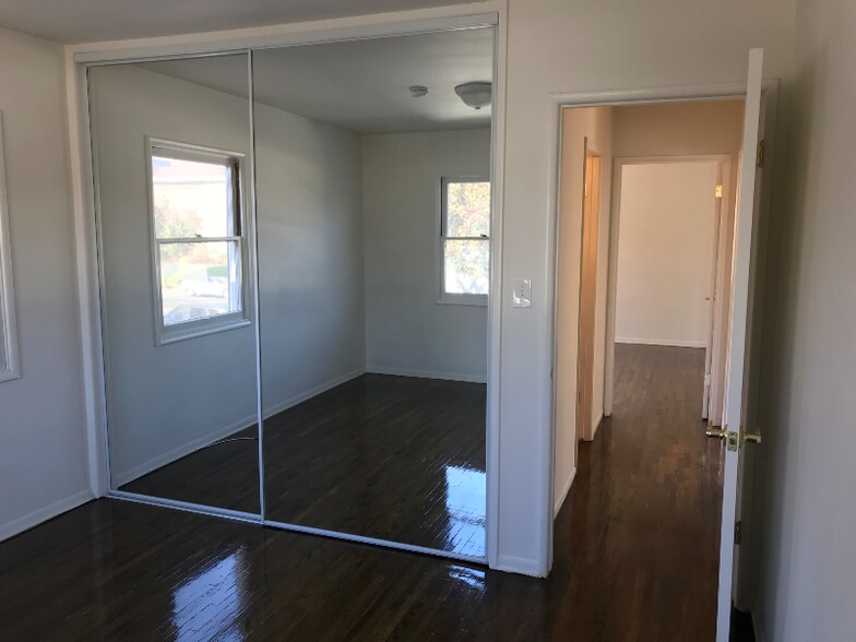 Building Photo - 13744 Burbank Blvd