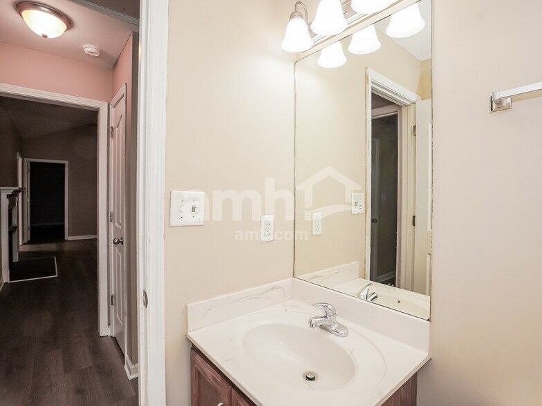 Building Photo - 720 Arrowfield Dr