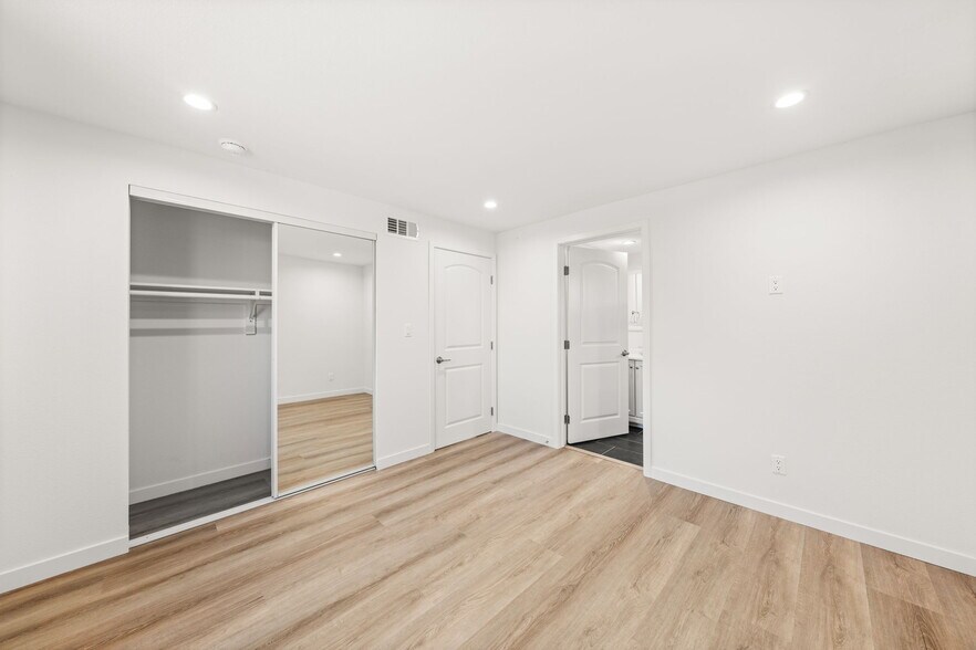 Building Photo - 4700 S Gramercy Pl