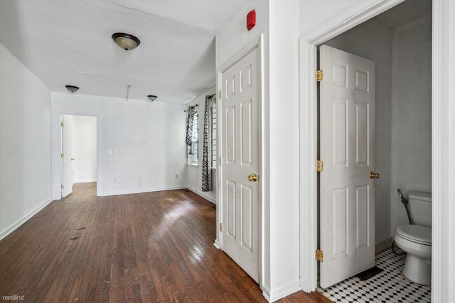 Building Photo - 2 br, 1 bath Triplex - 1812 W BERKS ST Unit A