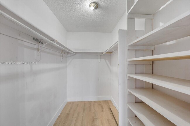 Building Photo - 10425 SW 112th Ave