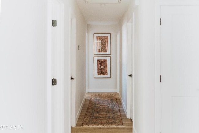 Building Photo - 8737 E Rose Ln