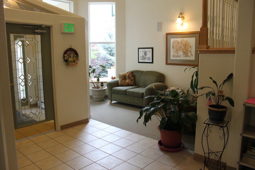 Secured entry and lobby - 100 21st Ave