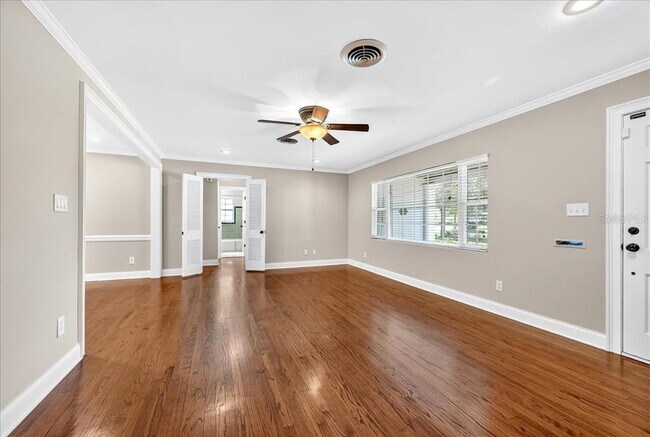 Building Photo - 2328 Woodbine Ave