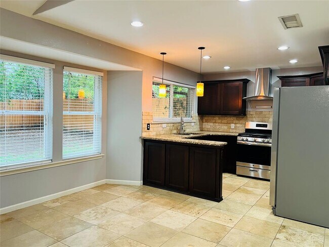 Building Photo - 2309 Granberry Dr