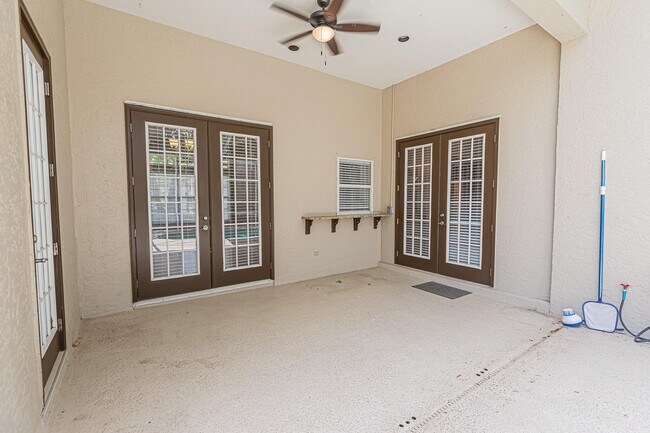 Building Photo - 1326 SW Briarwood Dr