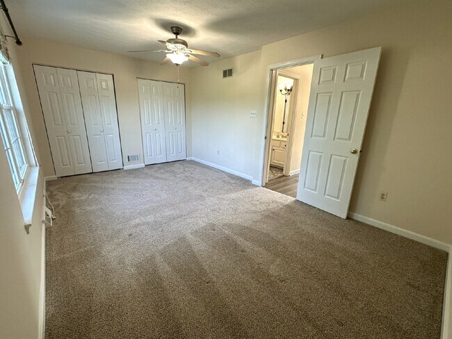 Building Photo - 3-Bedroom Townhome in Furnace Hills