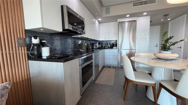 Building Photo - 92 SW 3rd St