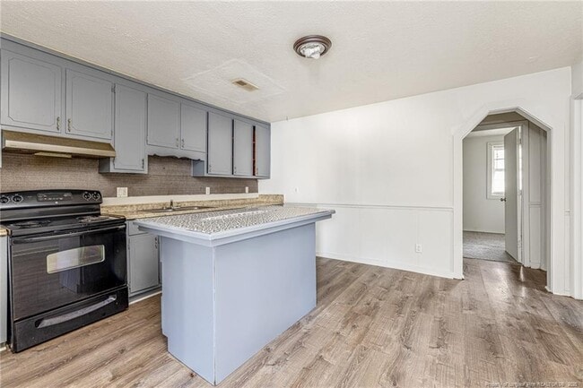 Building Photo - 210 S Plymouth St