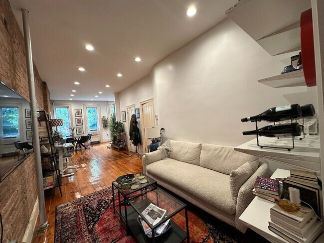 Building Photo - 85 1/2 Summit Street Unit 3