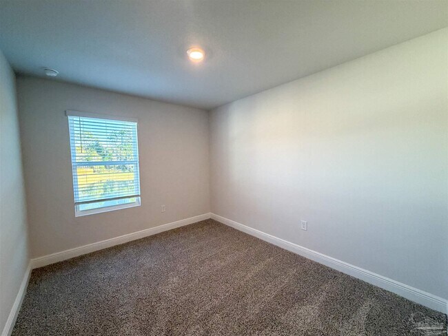 Building Photo - 710-E Giese Ln