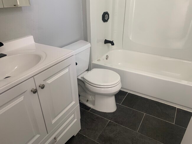 Building Photo - 6250 Havenside Dr