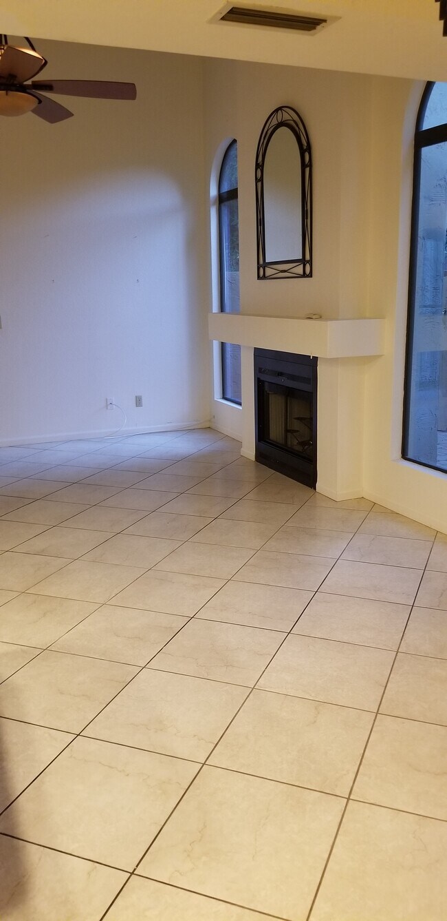 Living room - 5640 E Bell Rd