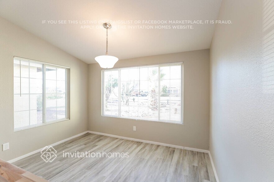 Building Photo - 8226 W Larkspur Dr