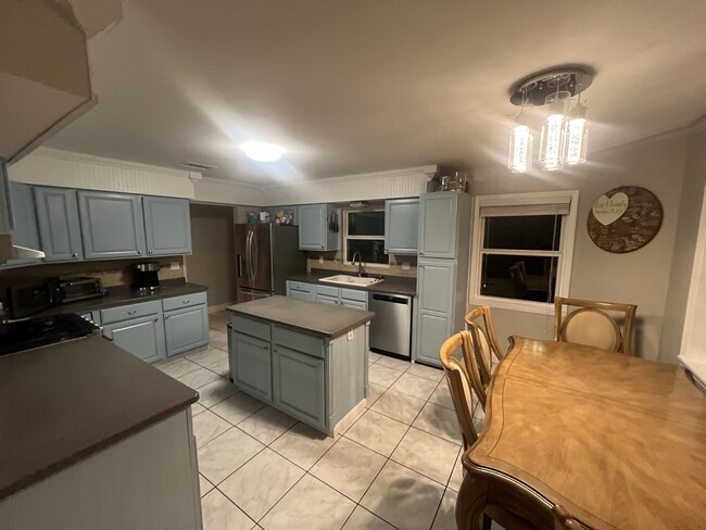 Building Photo - 702 134th St E