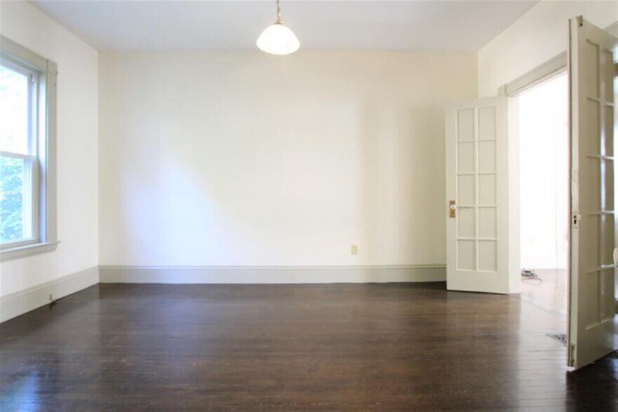 Building Photo - 12 Saginaw Ave