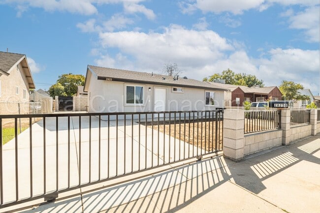 Primary Photo - 2825 California Ave