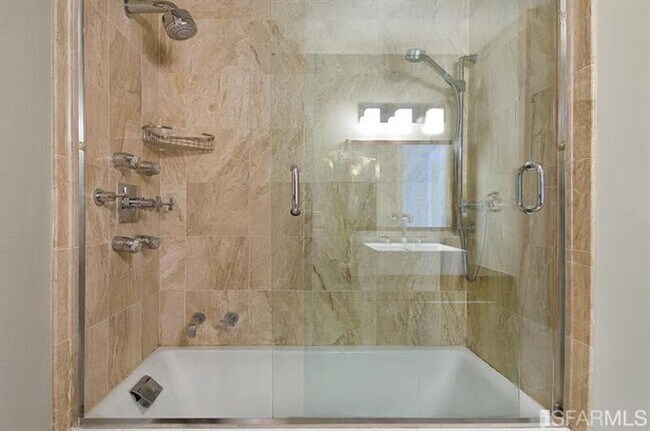 Building Photo - 2662 Bush St