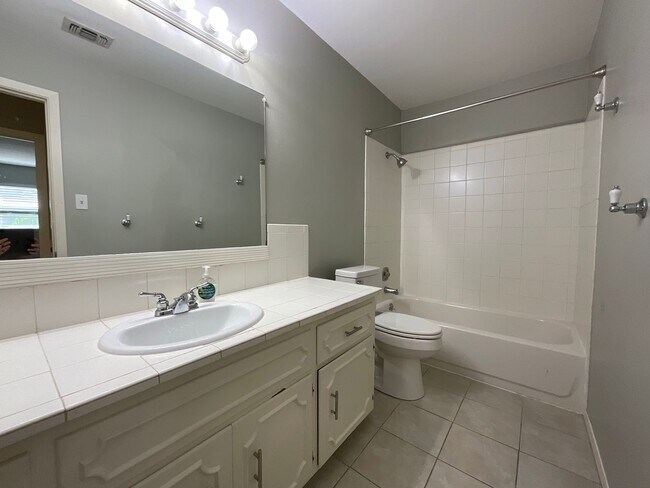 Building Photo - *NOW AVAILABLE* Absolutely Gorgeous 2 Bedr...