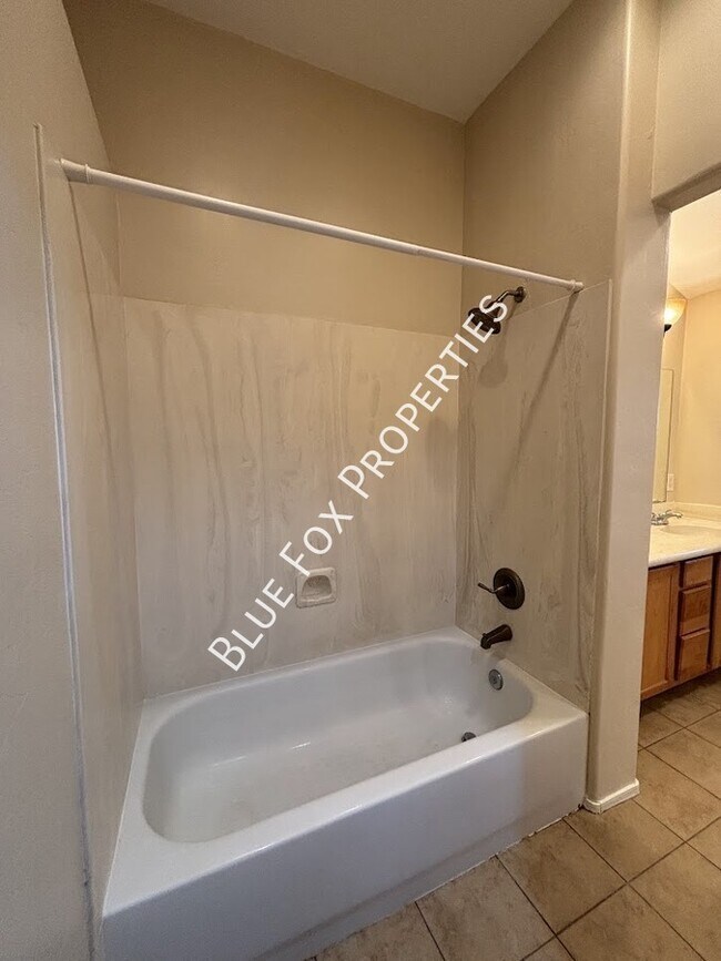 Building Photo - 322 N Hasman Dr