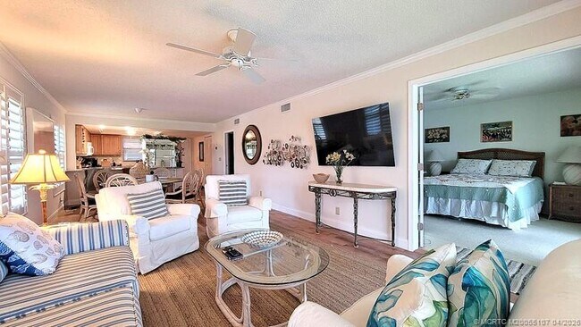 Building Photo - 911 SW South River Dr