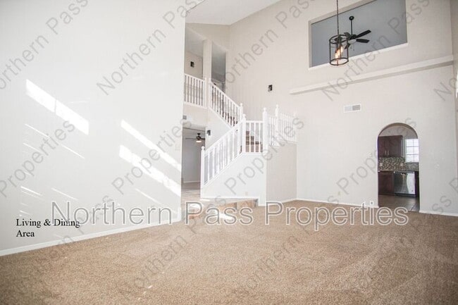 Building Photo - 7317 Luz De Lumbre Ave