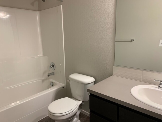 Building Photo - Beautiful 4 Bedroom 2.5 Bath Home Located In A Beautiful Master Planned Community in Camas! Top R...