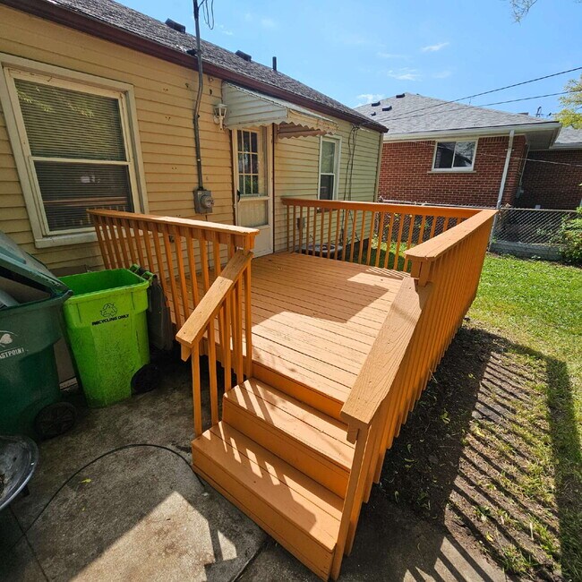 Building Photo - 2-Bedroom Ranch, Spacious Living Room, New Flooring, Kitchen with All Appliances, Laundry
