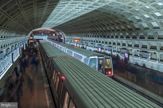 Building Photo - 1900 Key Blvd