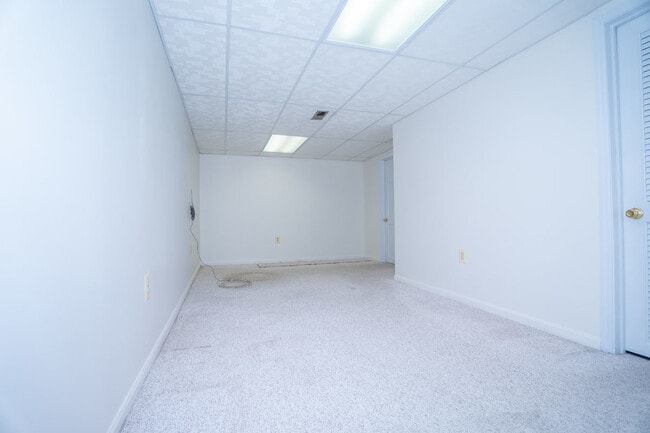 Building Photo - 3501 Saratoga Ave